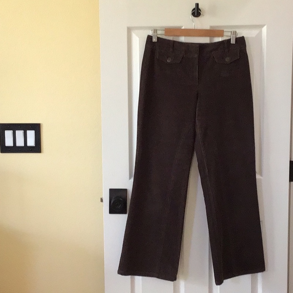 Corduroy Pant in Brown.